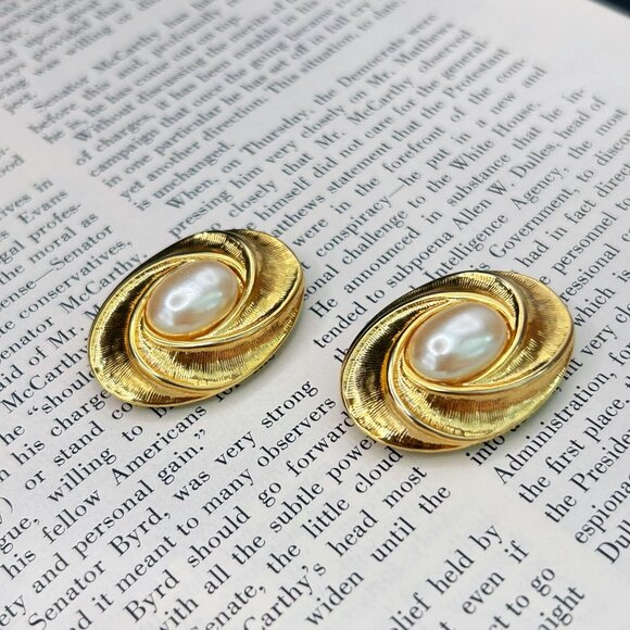 Vintage Earring Brutte Clip-On Earrings 1980s - Picture 7 of 9
